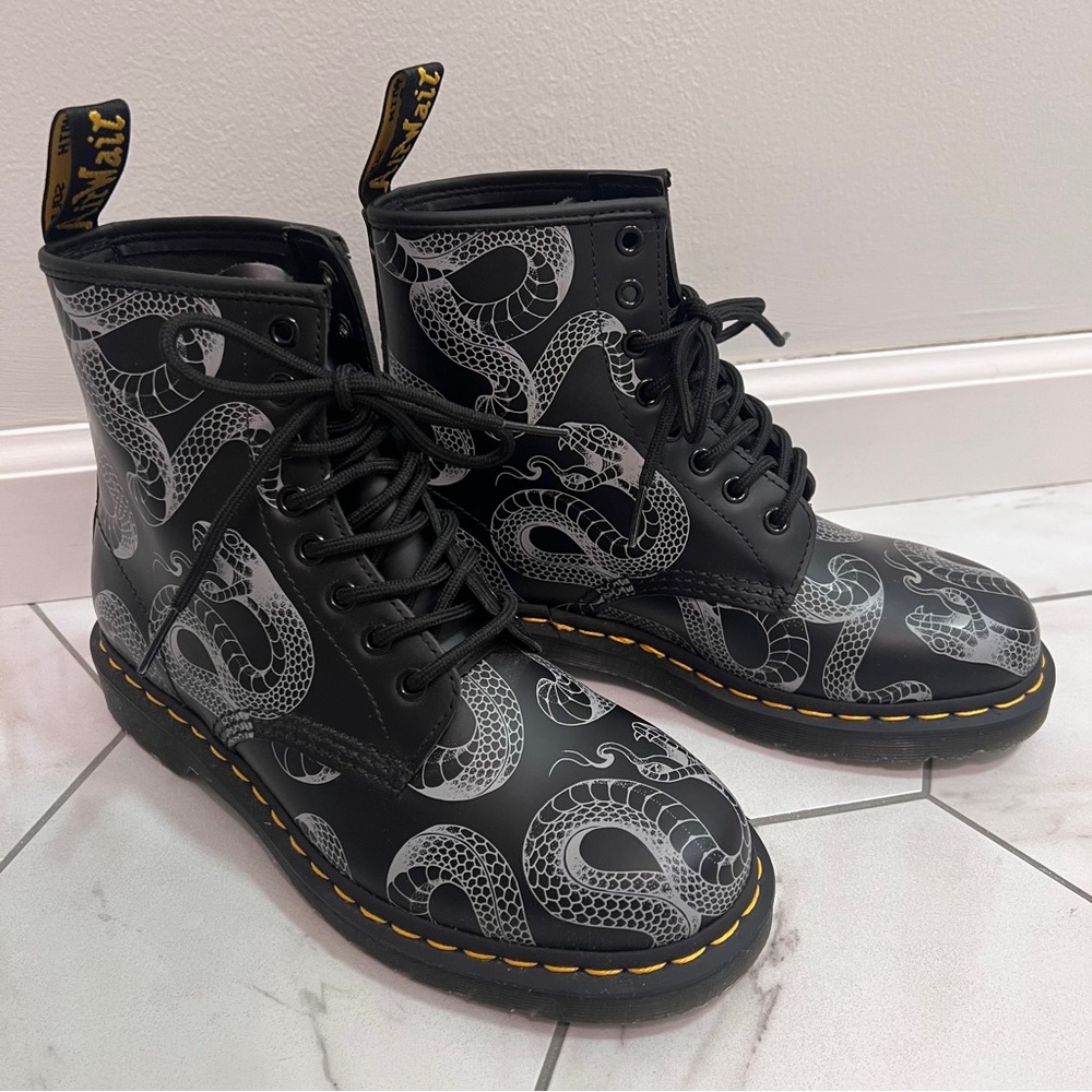Dr. Martens 1460 Wild Serpent Print Leather Lace Up Boots Size 8 Women